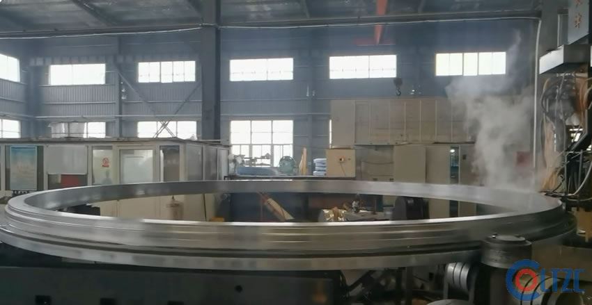 特大型盾构刀盘座轴承生成制造现场曝光