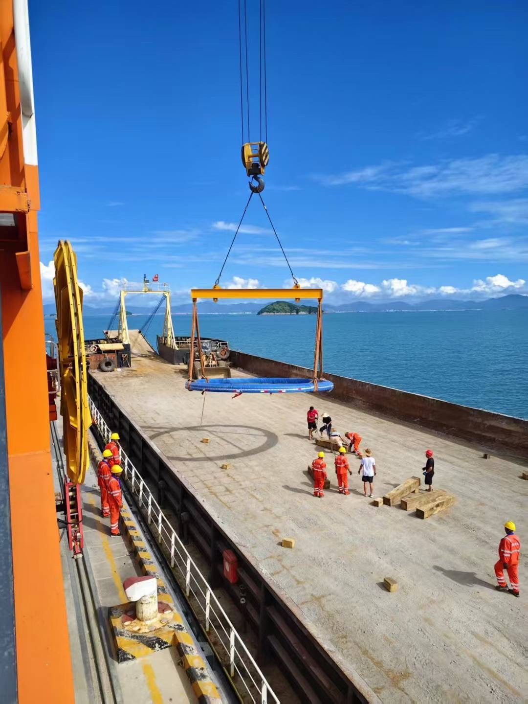 直径6.8米！洛阳回转轴承抵舟山